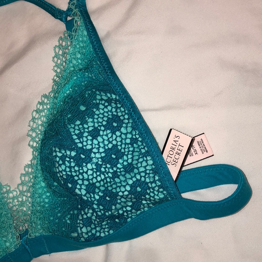 VICTORIA'S SECRET XS BRALETTE. NEW WITH TAGS.